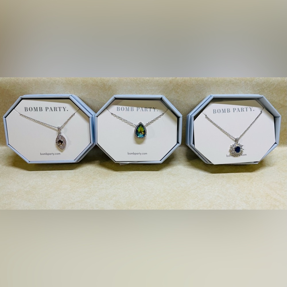 Necklace lot bomb party